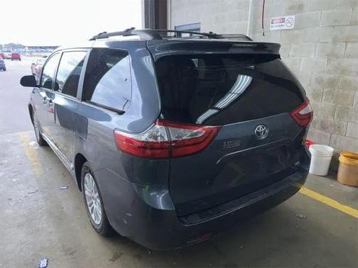 2017 Toyota Sienna XLE Premium