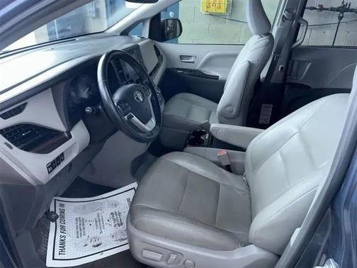 2017 Toyota Sienna XLE Premium