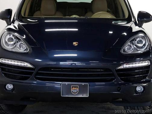 Dark Blue Metallic 2013 Porsche Cayenne Diesel