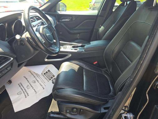 2017 Jaguar F-PACE 35t R-Sport