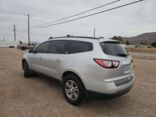 Silver Ice Metallic 2017 Chevrolet Traverse 2LT