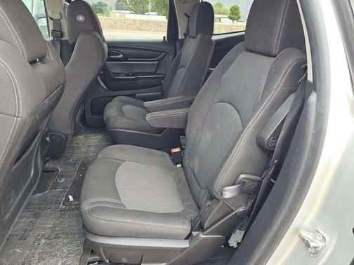Silver Ice Metallic 2017 Chevrolet Traverse 2LT