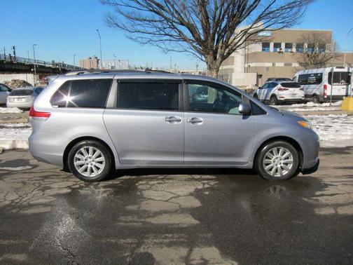 2013 Toyota Sienna XLE