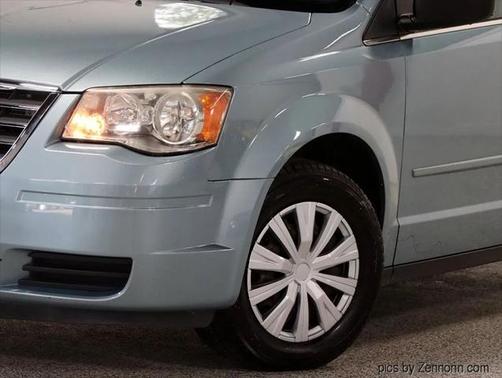 2010 Chrysler Town & Country LX