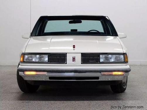 1987 Oldsmobile Delta 88 Brougham 4D Sedan
