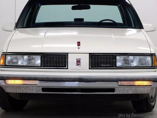1987 Oldsmobile Delta 88 Brougham 4D Sedan