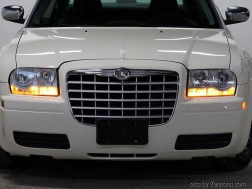 2005 Chrysler 300 Base