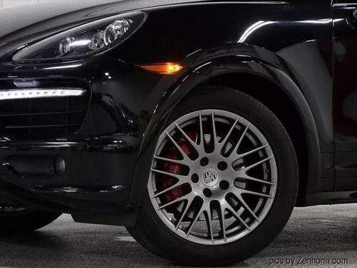 2013 Porsche Cayenne GTS