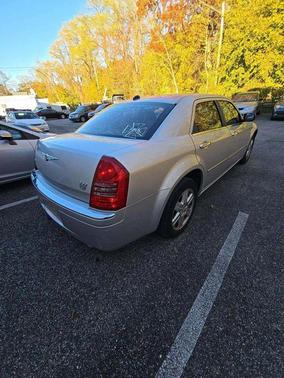 2005 Chrysler 300C Base