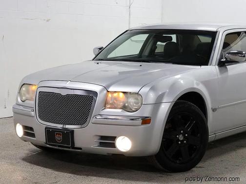 2005 Chrysler 300C Base