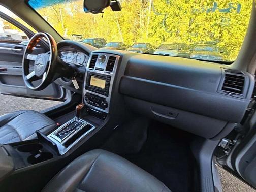 2005 Chrysler 300C Base