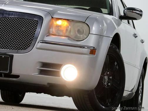 2005 Chrysler 300C Base