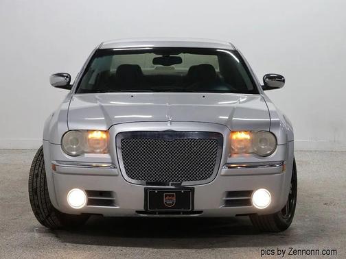 2005 Chrysler 300C Base