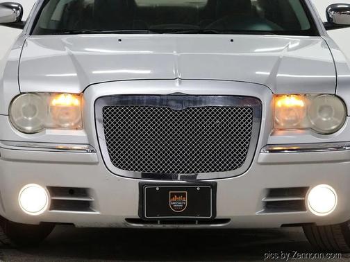 2005 Chrysler 300C Base