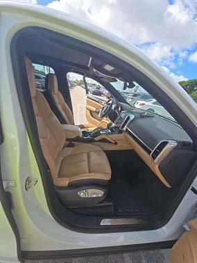 2017 Porsche Cayenne Platinum Edition