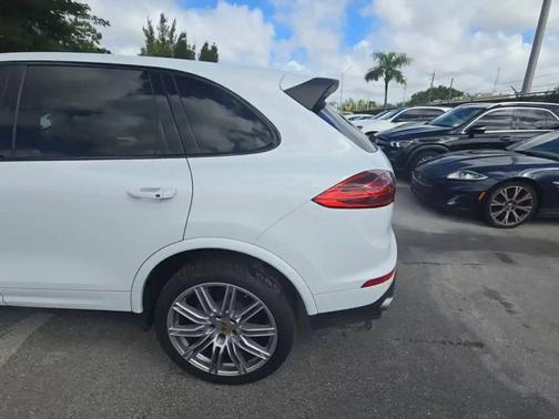 2017 Porsche Cayenne Platinum Edition