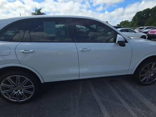 2017 Porsche Cayenne Platinum Edition