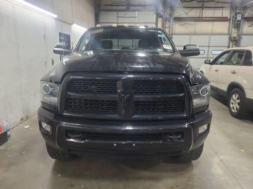 Brilliant Black Crystal Pearlcoat 2016 RAM 2500 Laramie