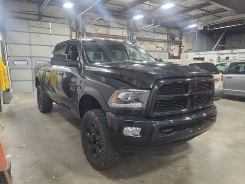 Brilliant Black Crystal Pearlcoat 2016 RAM 2500 Laramie