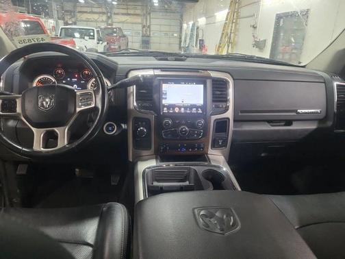 Brilliant Black Crystal Pearlcoat 2016 RAM 2500 Laramie
