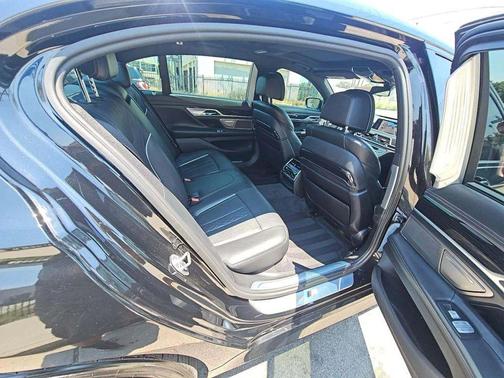 2017 BMW 750 i xDrive