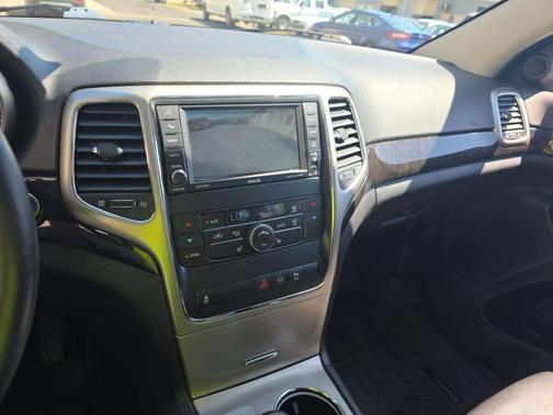 Brilliant Black Crystal Pearlcoat 2012 Jeep Grand Cherokee Laredo