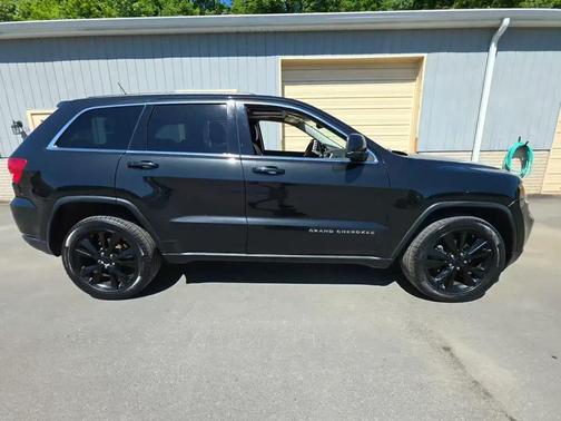 Brilliant Black Crystal Pearlcoat 2012 Jeep Grand Cherokee Laredo