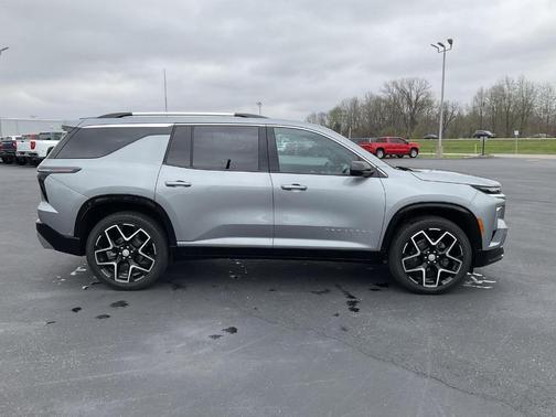 Sterling Gray Metallic 2024 Chevrolet Traverse RS