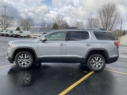 2023 GMC Acadia SLT