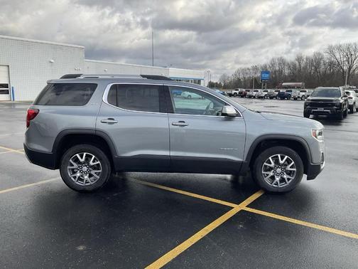 2023 GMC Acadia SLT