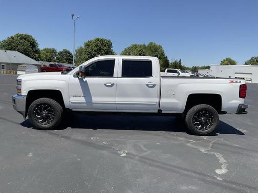 Summit White 2018 Chevrolet Silverado 2500 LT