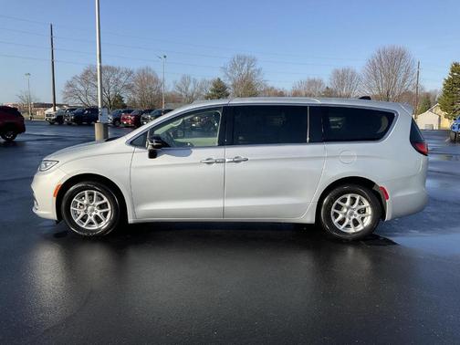 2024 Chrysler Pacifica Touring-L