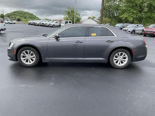 2016 Chrysler 300 Limited