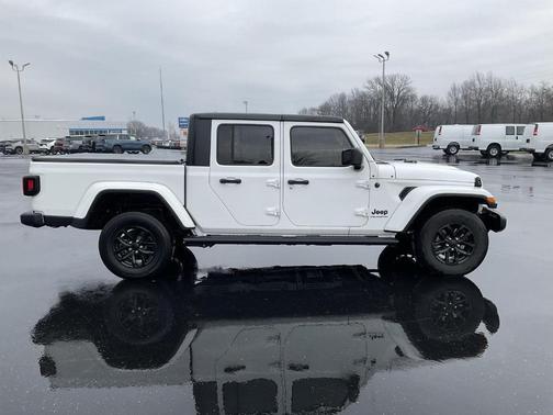 2023 Jeep Gladiator Sport