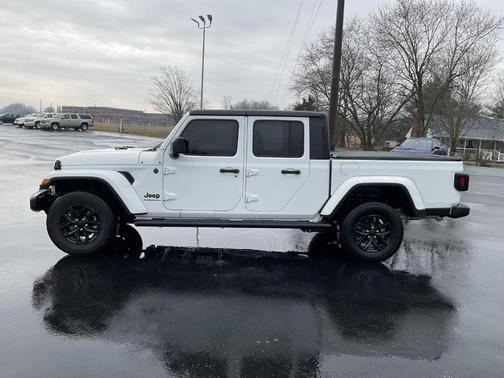 2023 Jeep Gladiator Sport