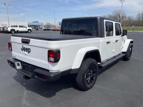 Bright White Clearcoat 2023 Jeep Gladiator Sport