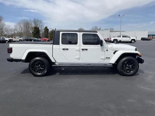 Bright White Clearcoat 2023 Jeep Gladiator Sport