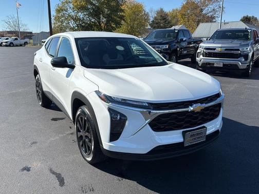 2025 Chevrolet Trax LS