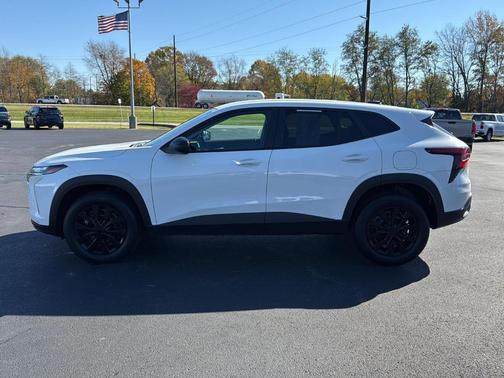 2025 Chevrolet Trax LS