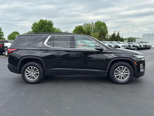 2022 Chevrolet Traverse LT Cloth