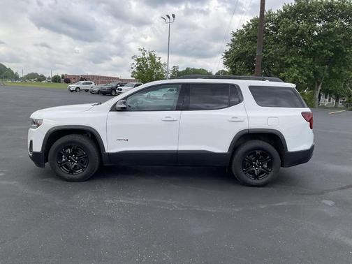 Summit White 2022 GMC Acadia AT4