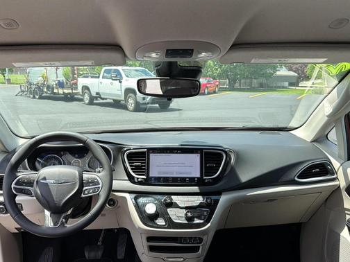2023 Chrysler Pacifica Touring-L