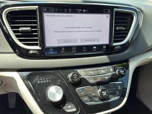 2023 Chrysler Pacifica Touring-L