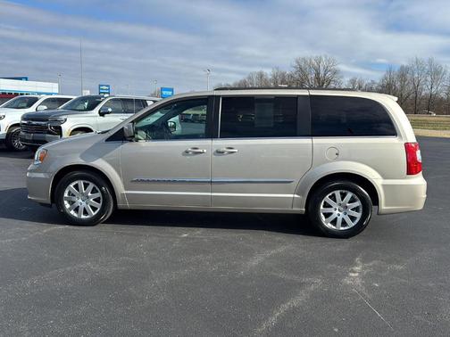 2016 Chrysler Town & Country Touring