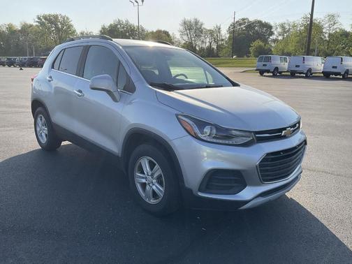 Silver Ice Metallic 2017 Chevrolet Trax LT
