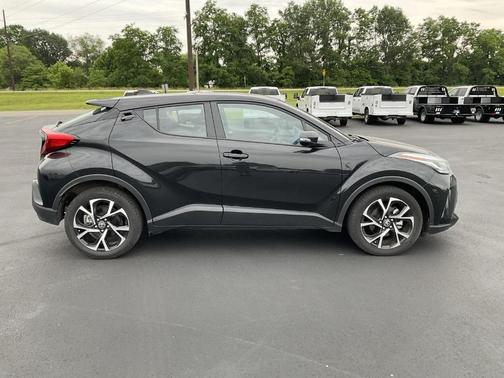 2022 Toyota C-HR XLE