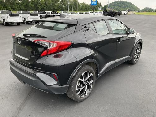 2022 Toyota C-HR XLE