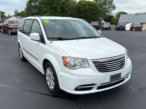 2016 Chrysler Town & Country Touring