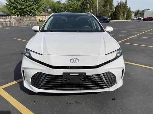 Wind Chill Pearl 2025 Toyota Camry XLE