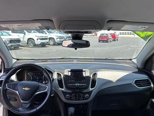 Silver Ice Metallic 2022 Chevrolet Equinox 2LT